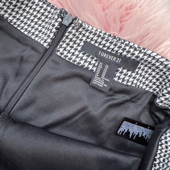 F21 Black & White Pleated Mini Skirt - XS - Picture 3 of 7